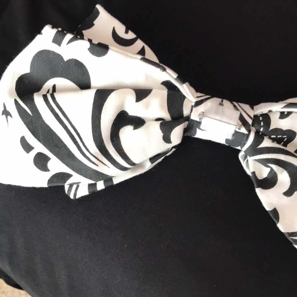 Pin on bow - Picture 2 of 2
